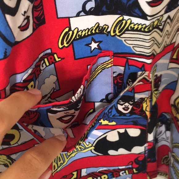 •Justice League Women’s Super Hero Scrub Top• - Picture 2 of 5